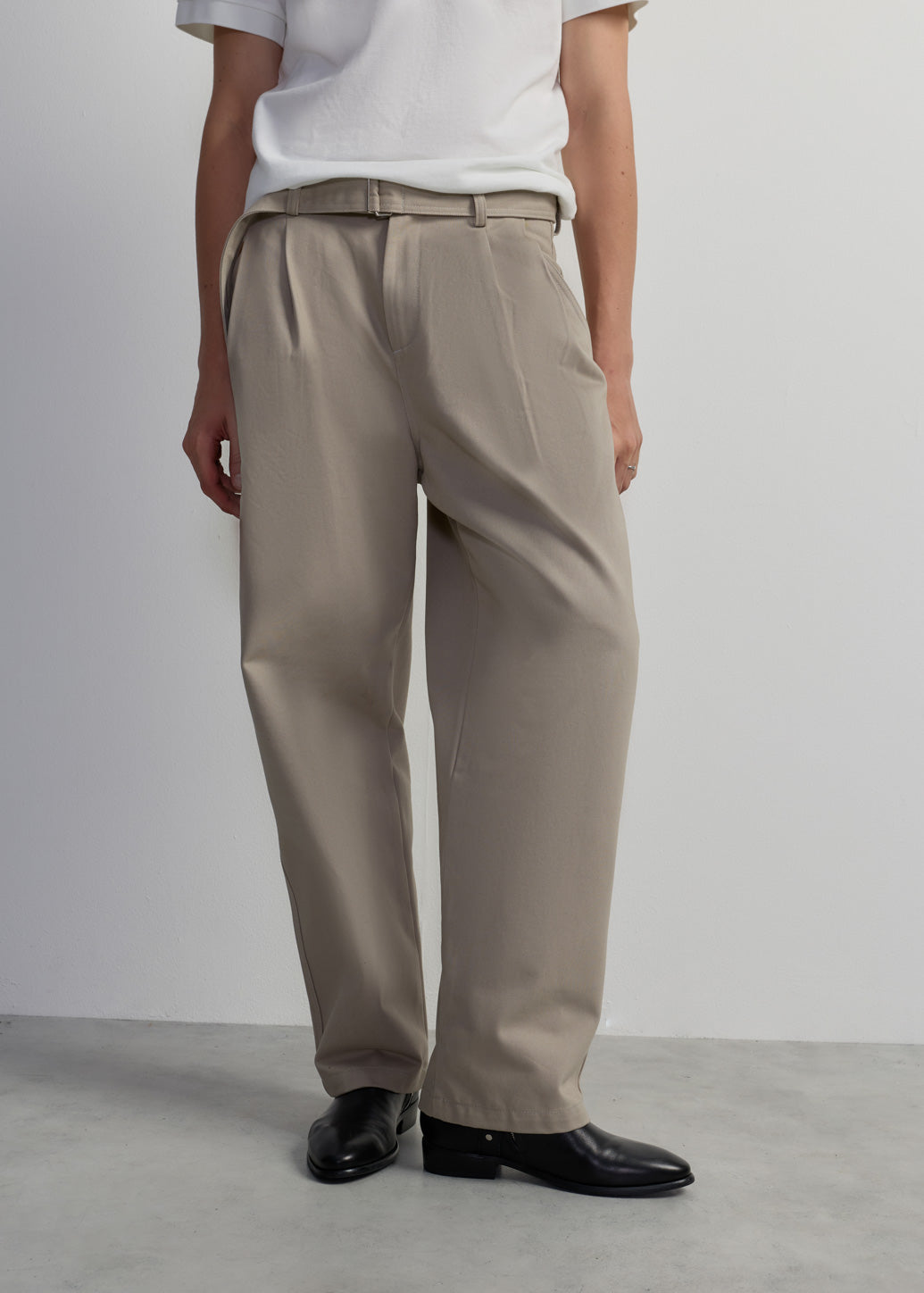 LOOSE KHAKI BELTED PANTS