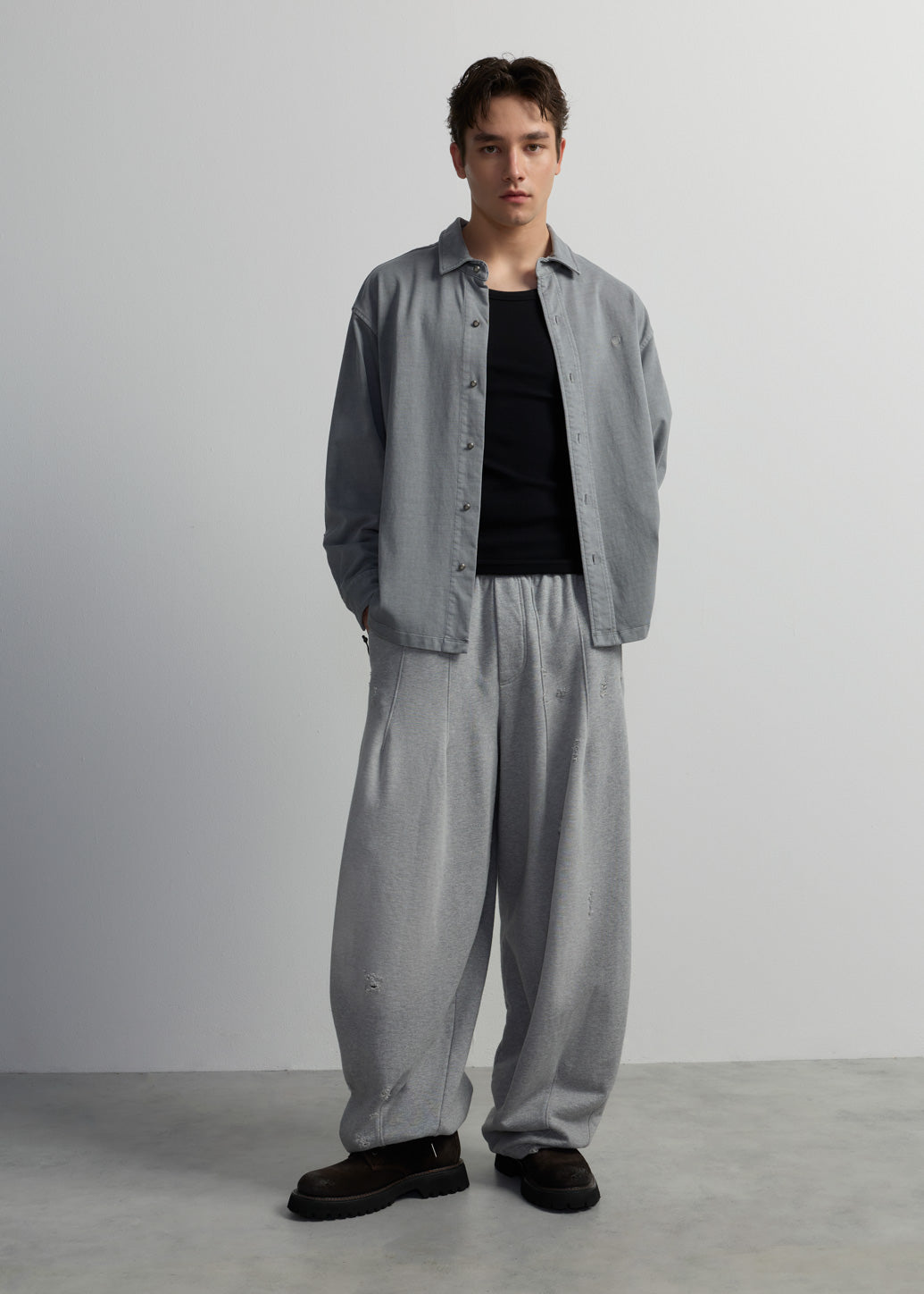 LOOSE LIGHT GREY SWEATPANTS
