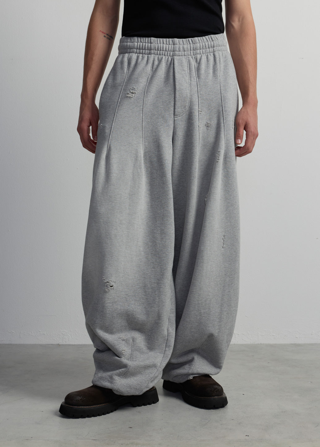 LOOSE LIGHT GREY SWEATPANTS