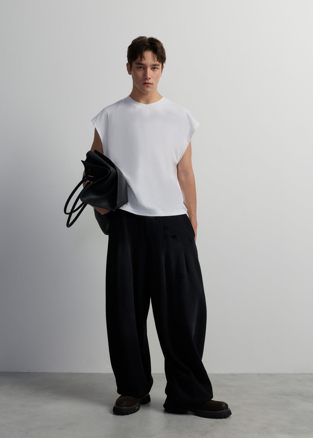 LOOSE BLACK SWEATPANTS