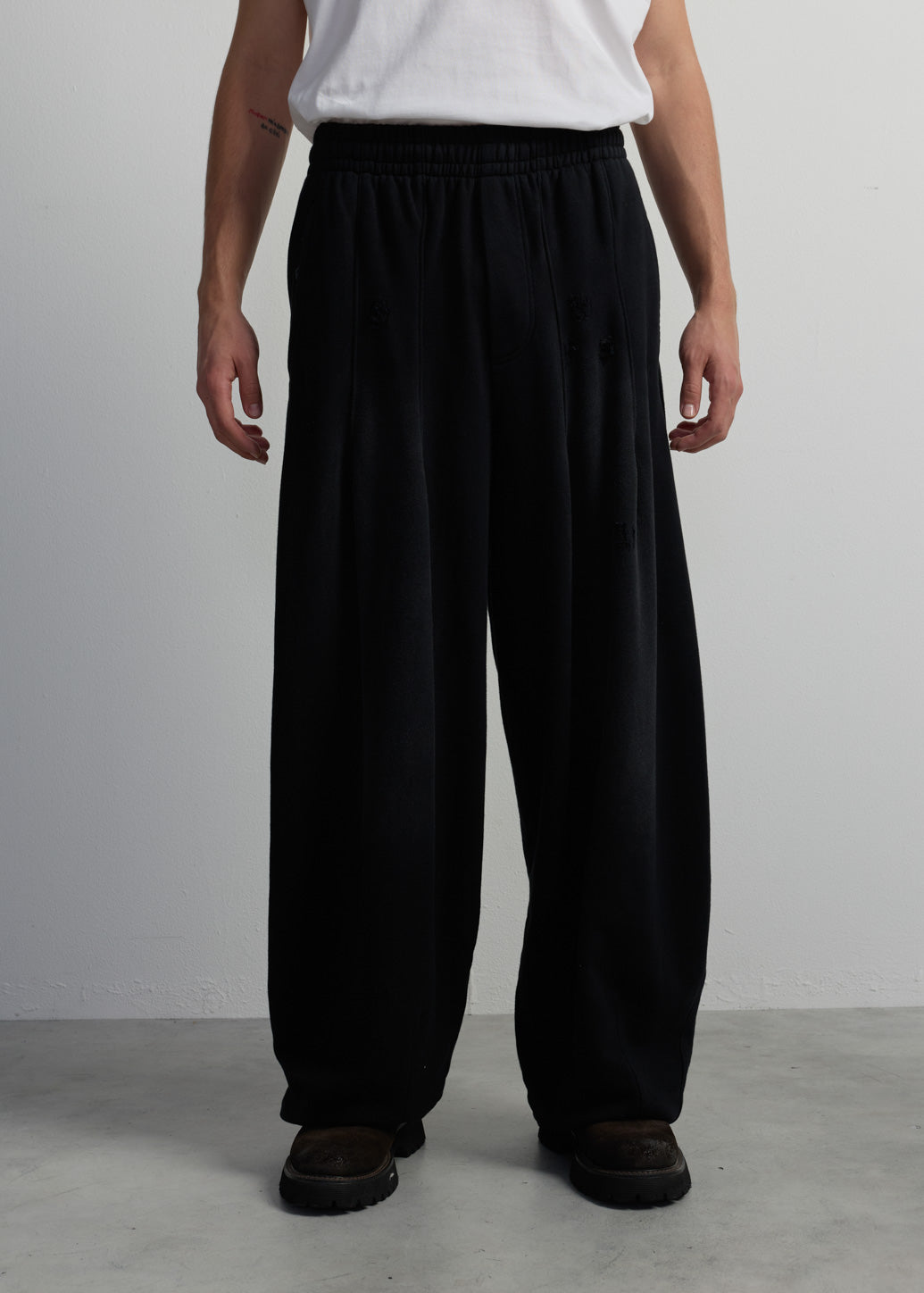 LOOSE BLACK SWEATPANTS