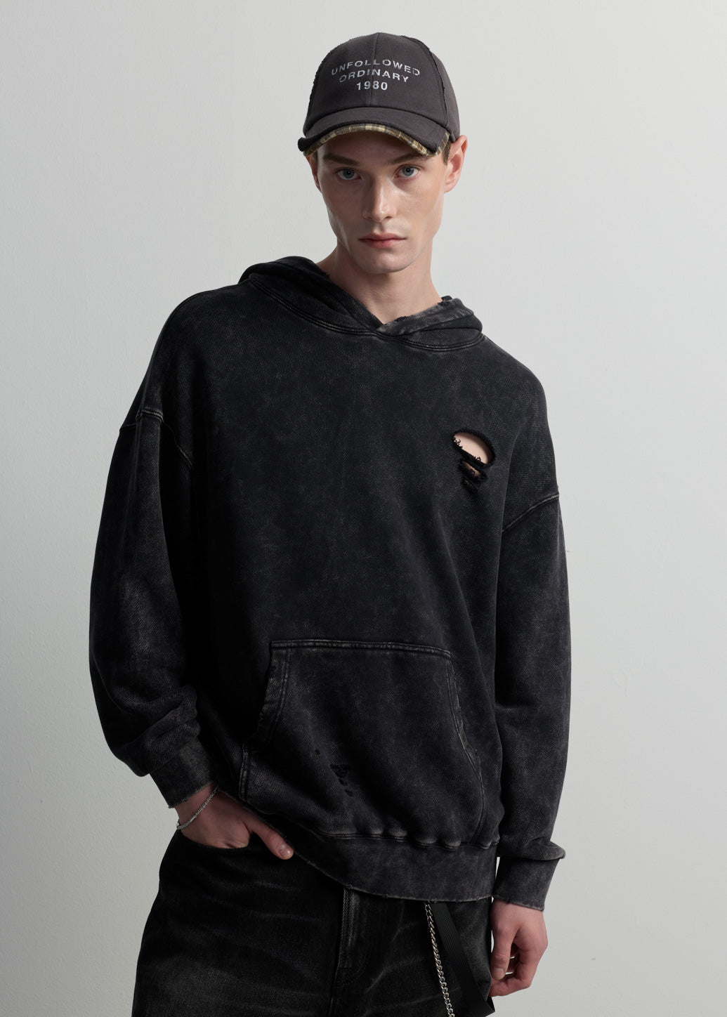 BLACK WASHED HOODIE