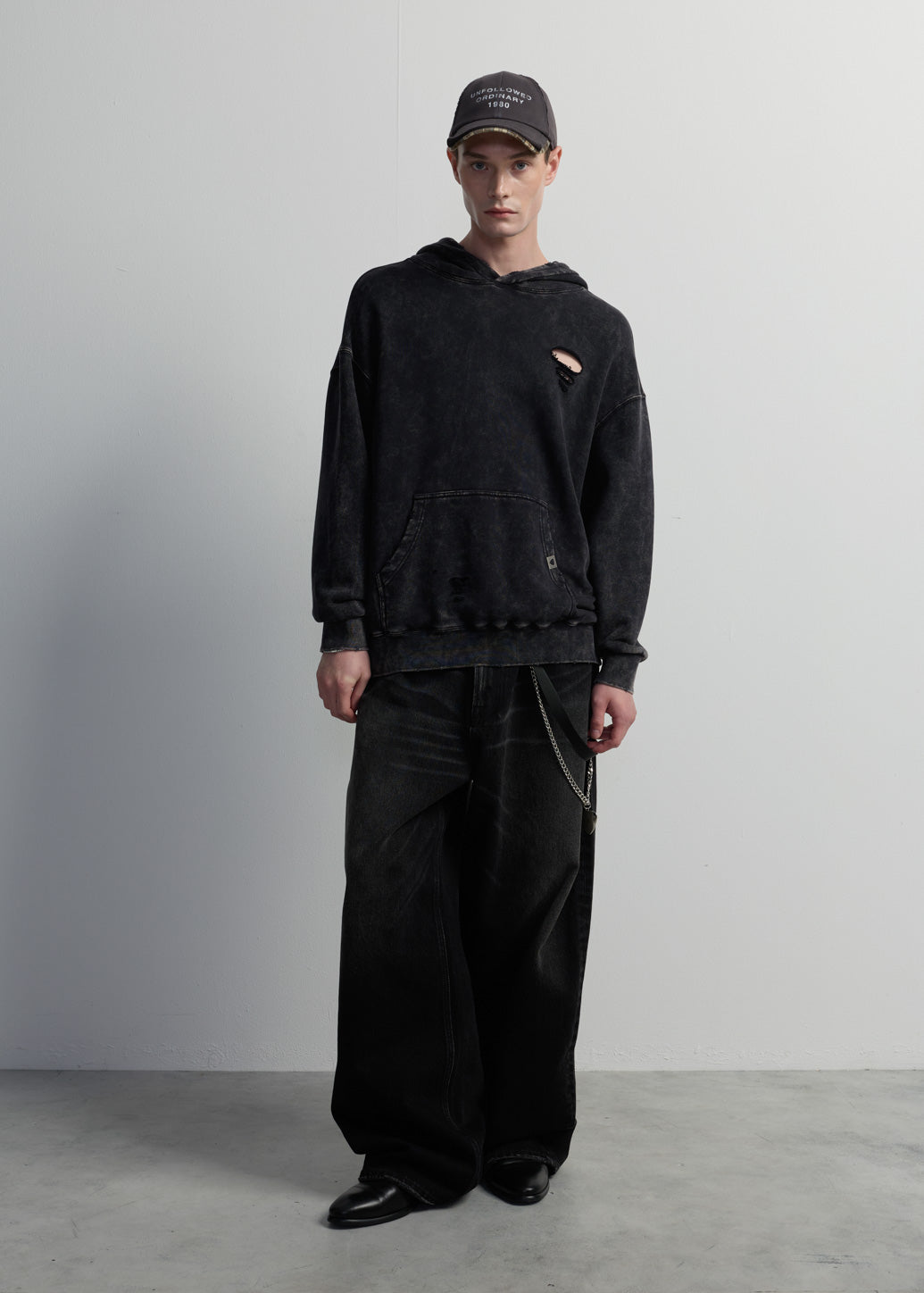 BLACK WASHED HOODIE