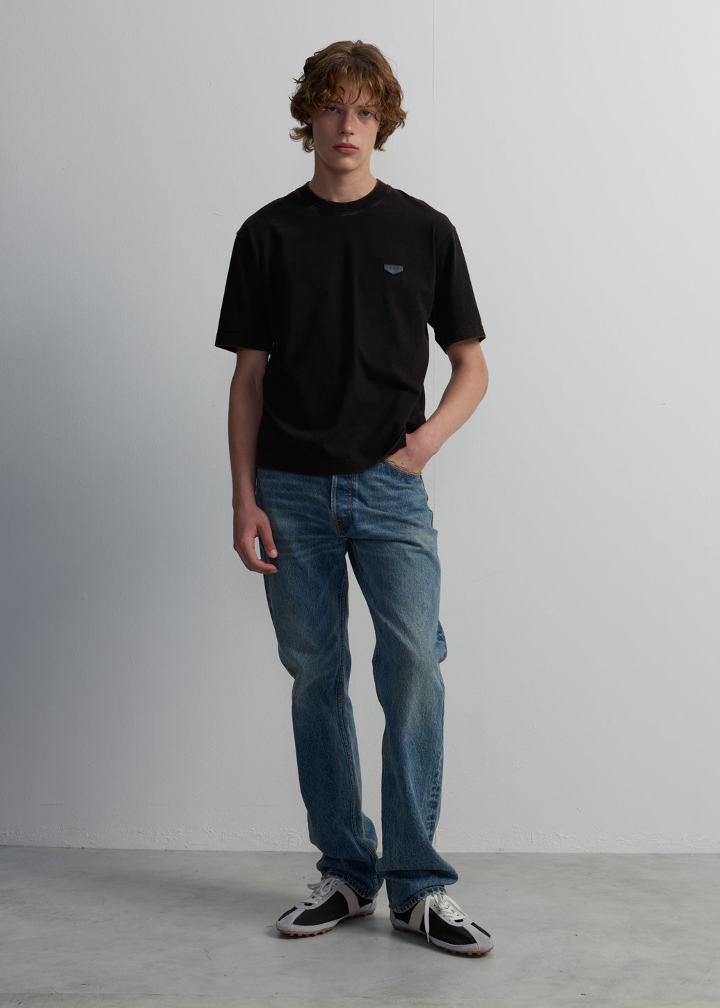 เสื้อยืดแต่งป้ายหนัง