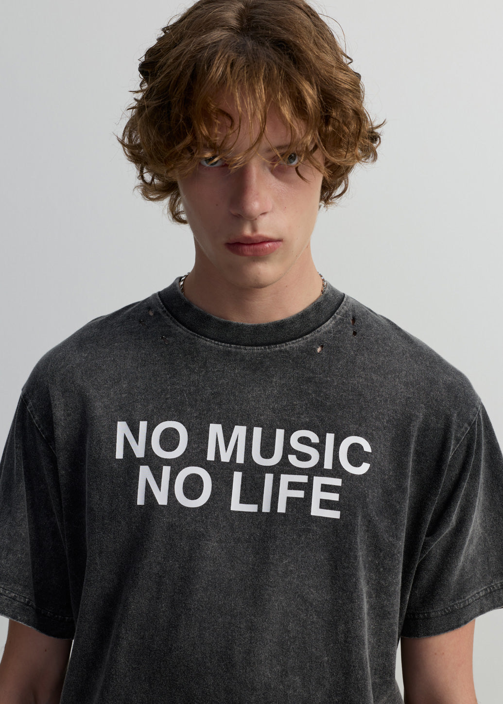 NO MUSIC NO LIFE GRAPHIC TEE