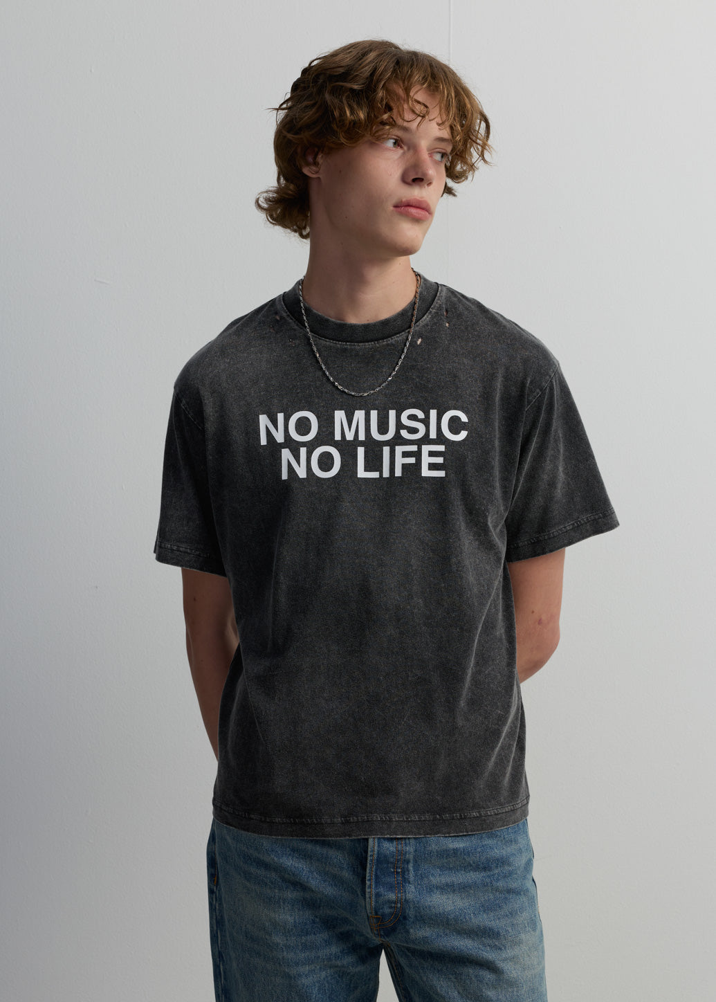 NO MUSIC NO LIFE GRAPHIC TEE