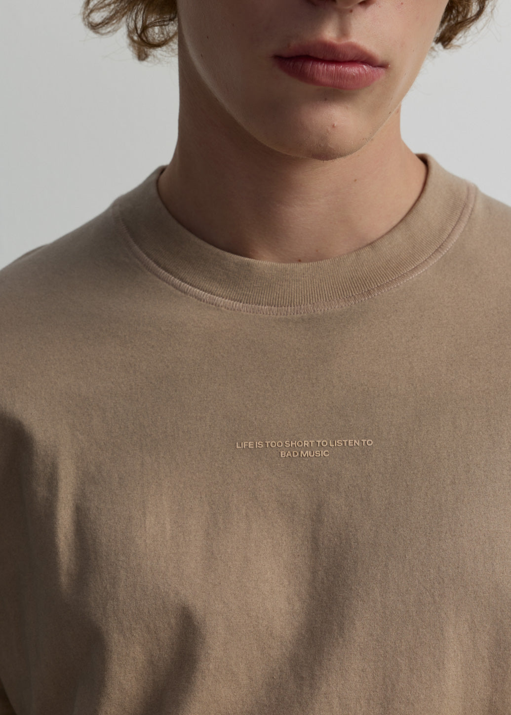 CREAM MINIMALIST GRAPHIC TEE