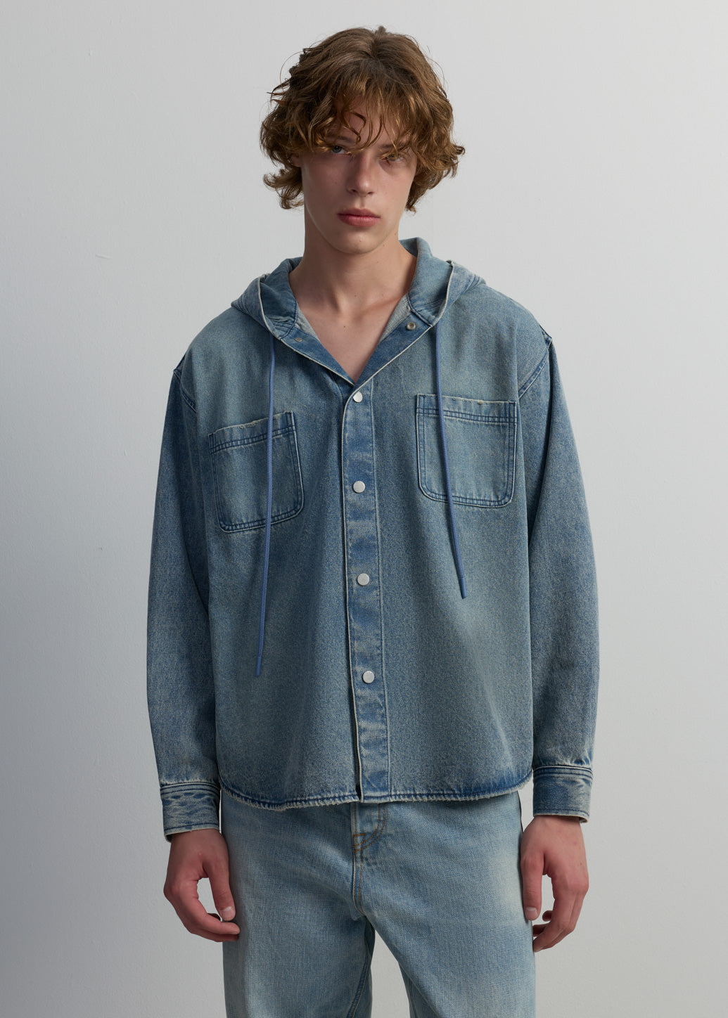 เสื้อเชิ้ตยีนส์มีฮู้ด