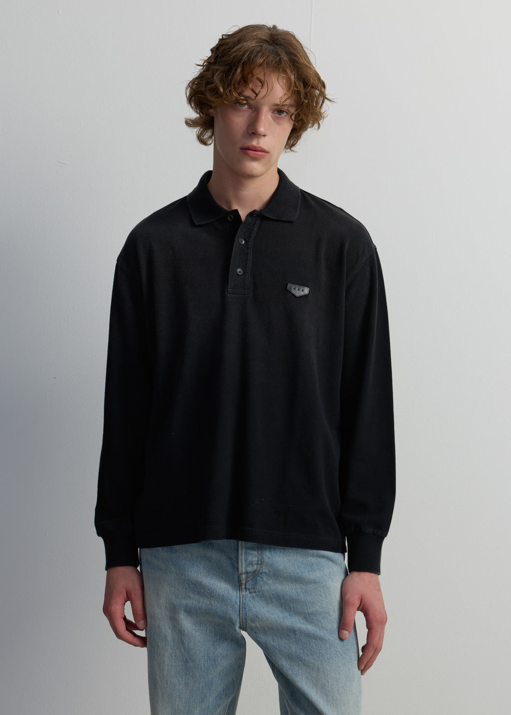 เสื้อโปโลแขนยาวแต่งป้ายหนัง