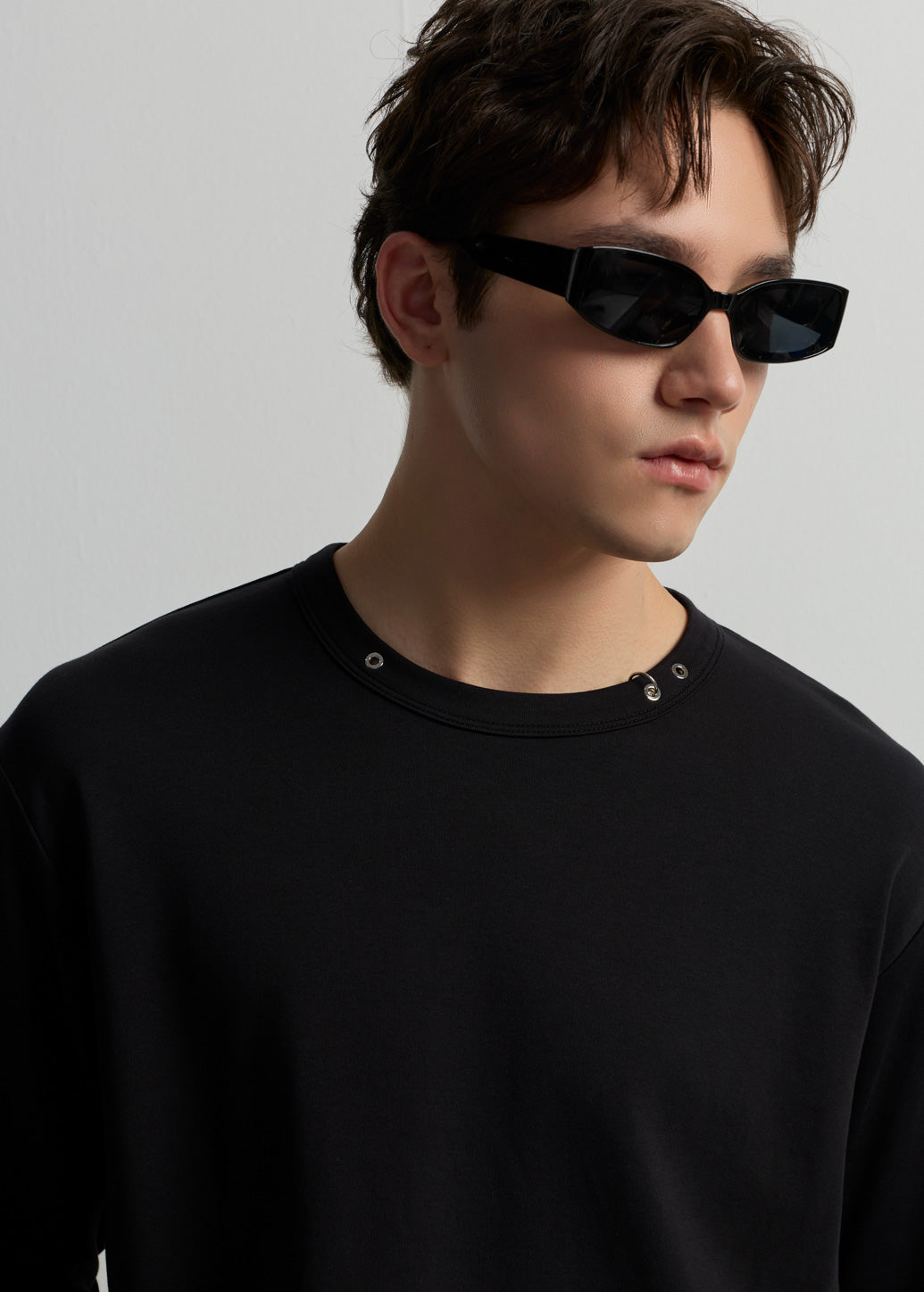 PIERCING-RING COLLAR LONG SLEEVE TEE