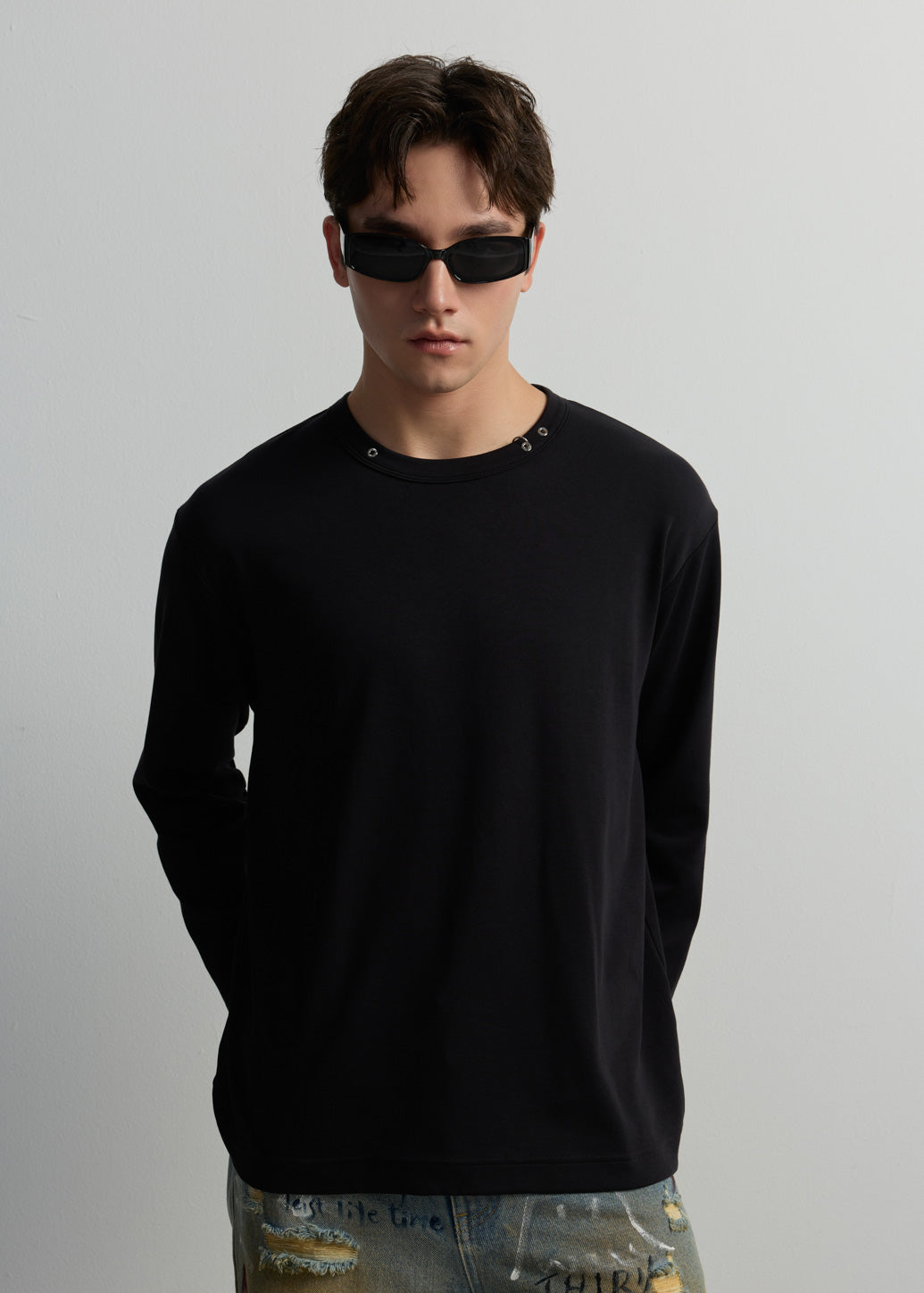 PIERCING-RING COLLAR LONG SLEEVE TEE