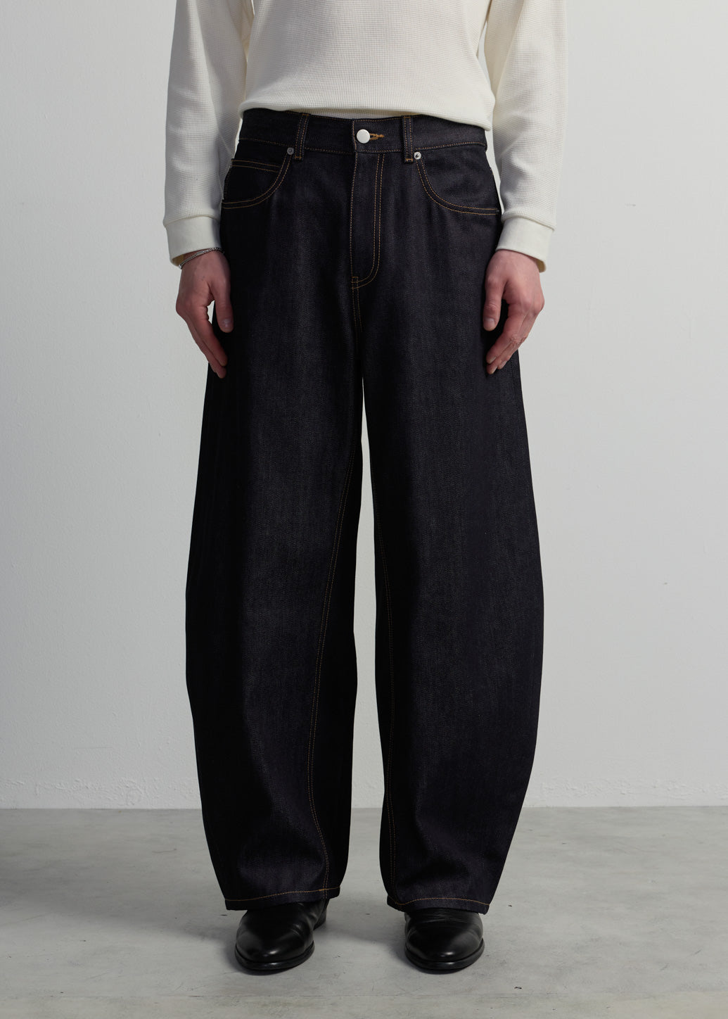 BARREL RAW JEANS