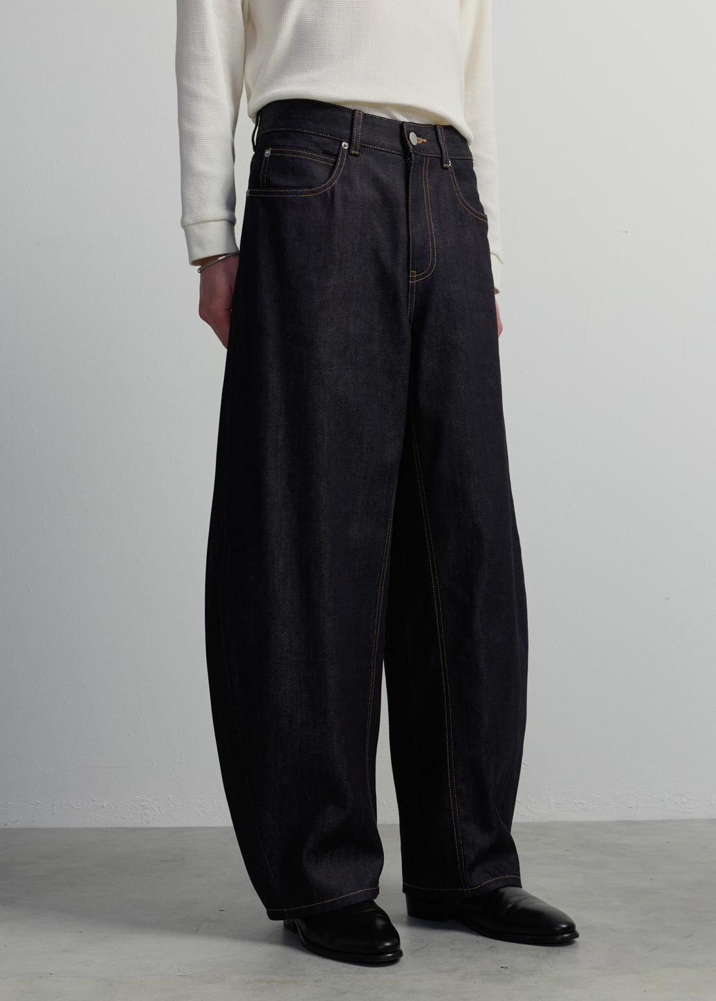 BARREL RAW JEANS