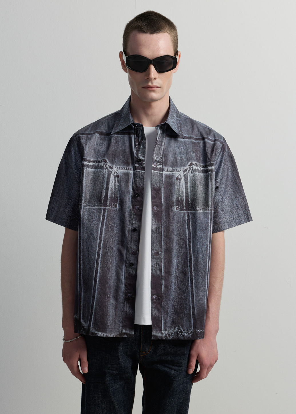 เสื้อเชิ้ตแขนสั้นพิมพ์ลาย