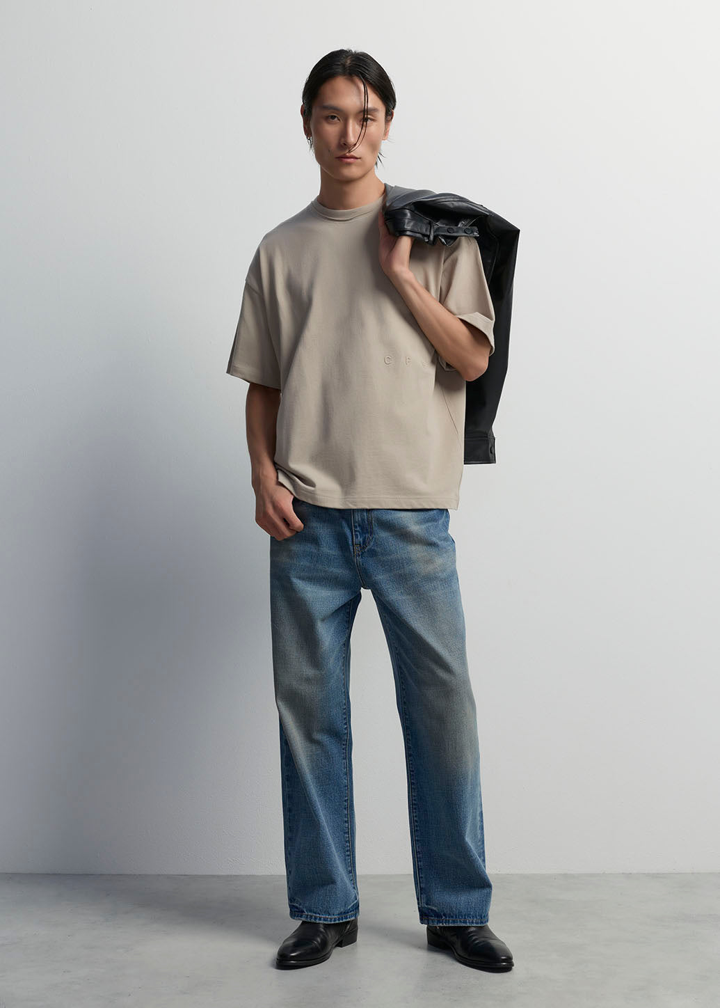 RAW EDGE NECK TEE