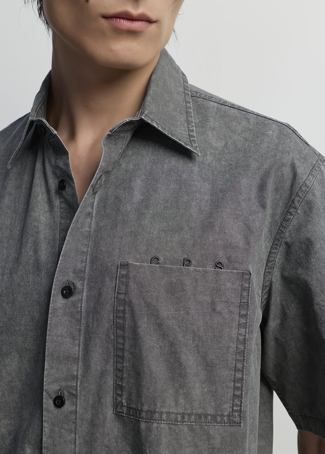 WASHED PATCH POCKET SHORT-SLEEVE SHIRT