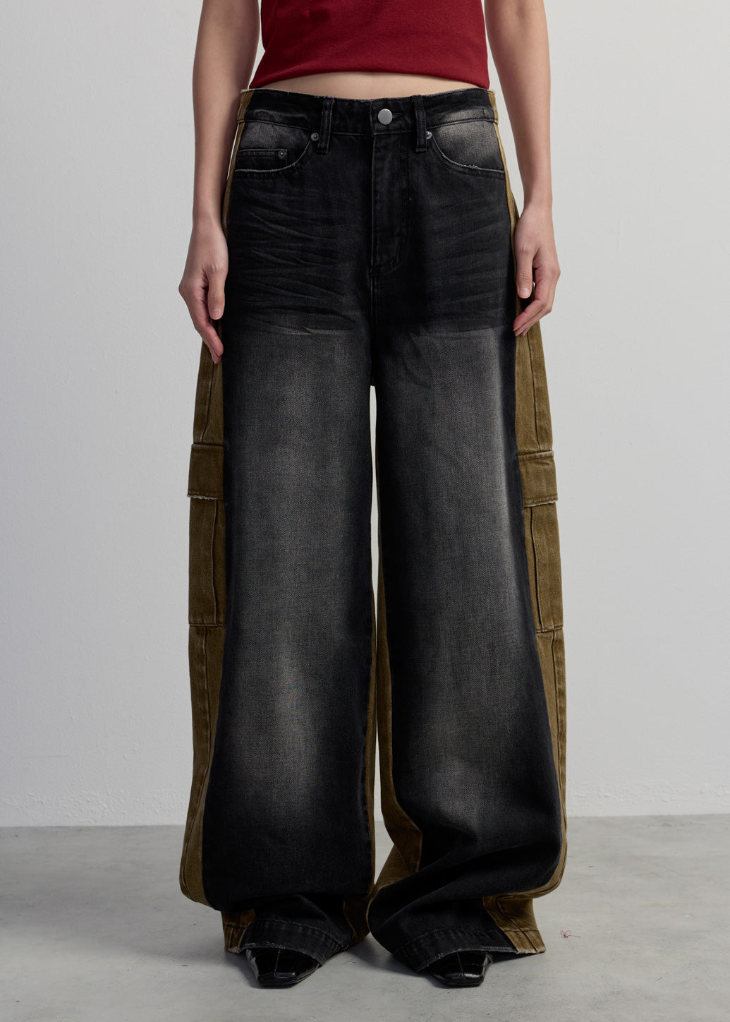 CONTRAST WIDE-LEG CARGO JEANS