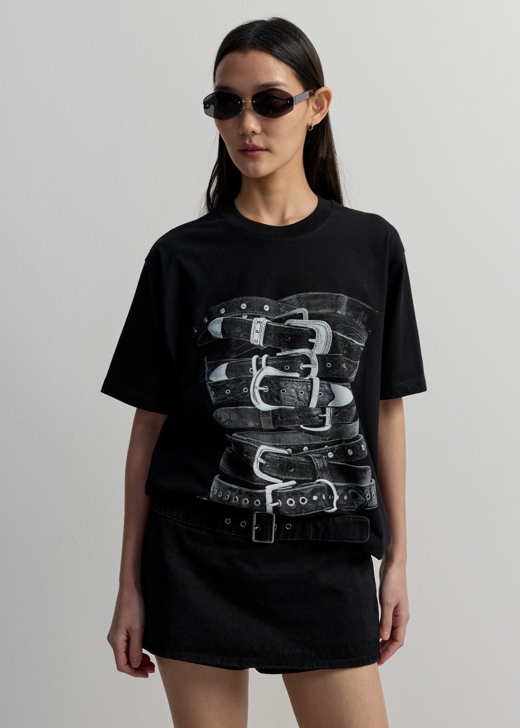 เสื้อยืดแขนสั้นลายเข็มขัด