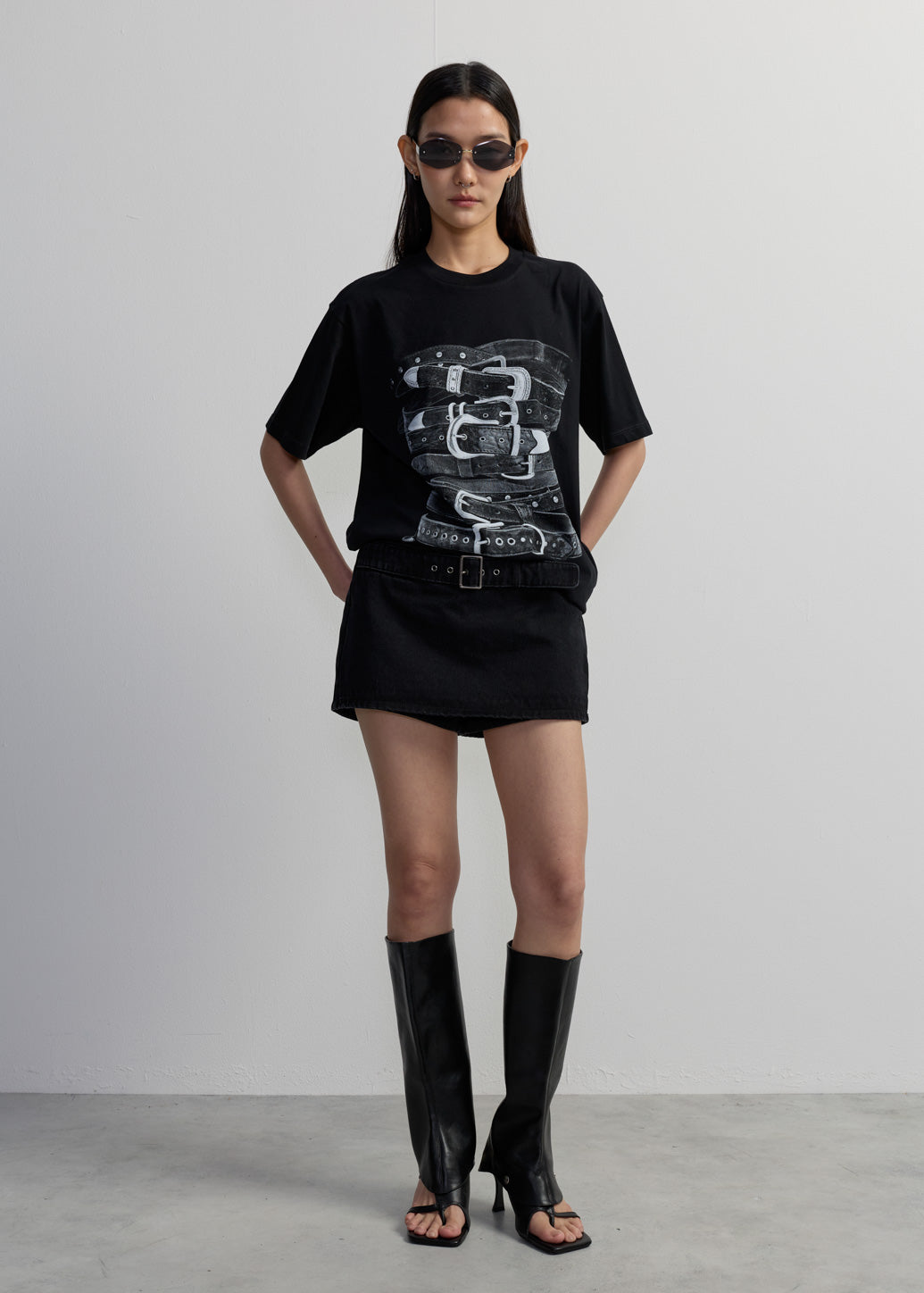 เสื้อยืดแขนสั้นลายเข็มขัด