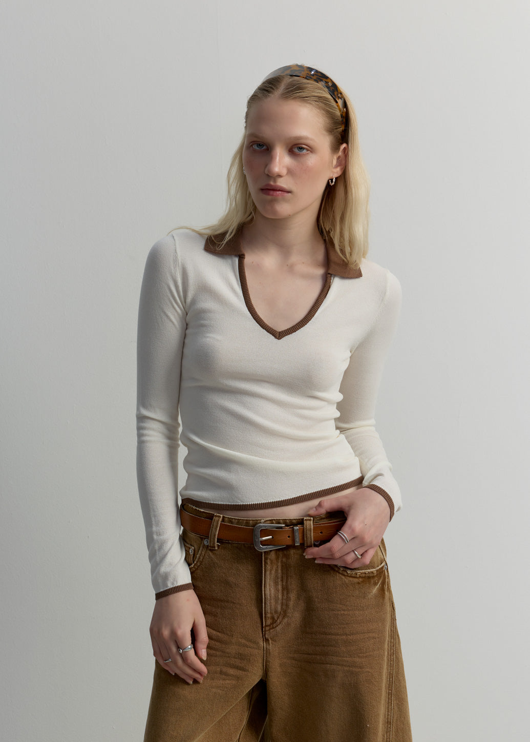 CONTRAST OPEN COLLAR TOP
