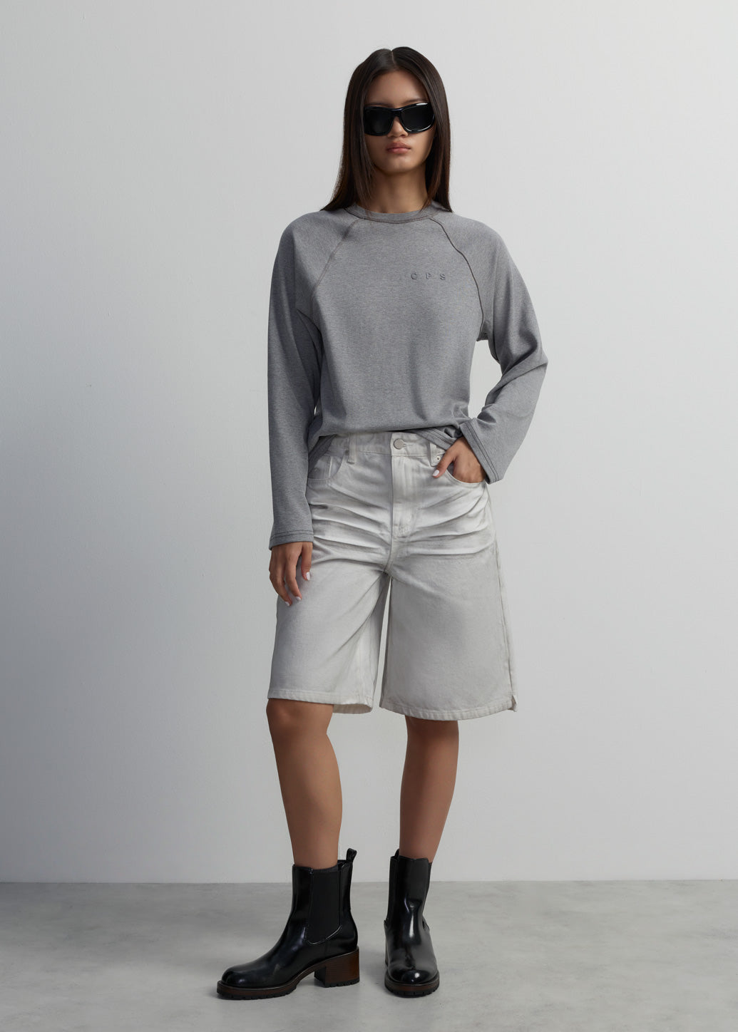 LIGHT GREY MID-RISE JORTS