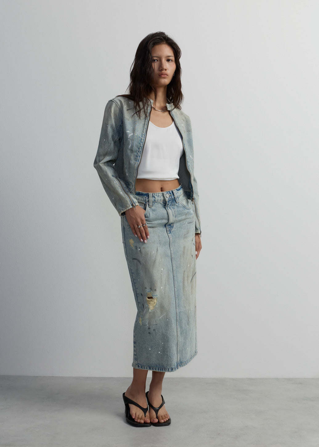 DISTRESSED MID-RISE MAXI SKIRT