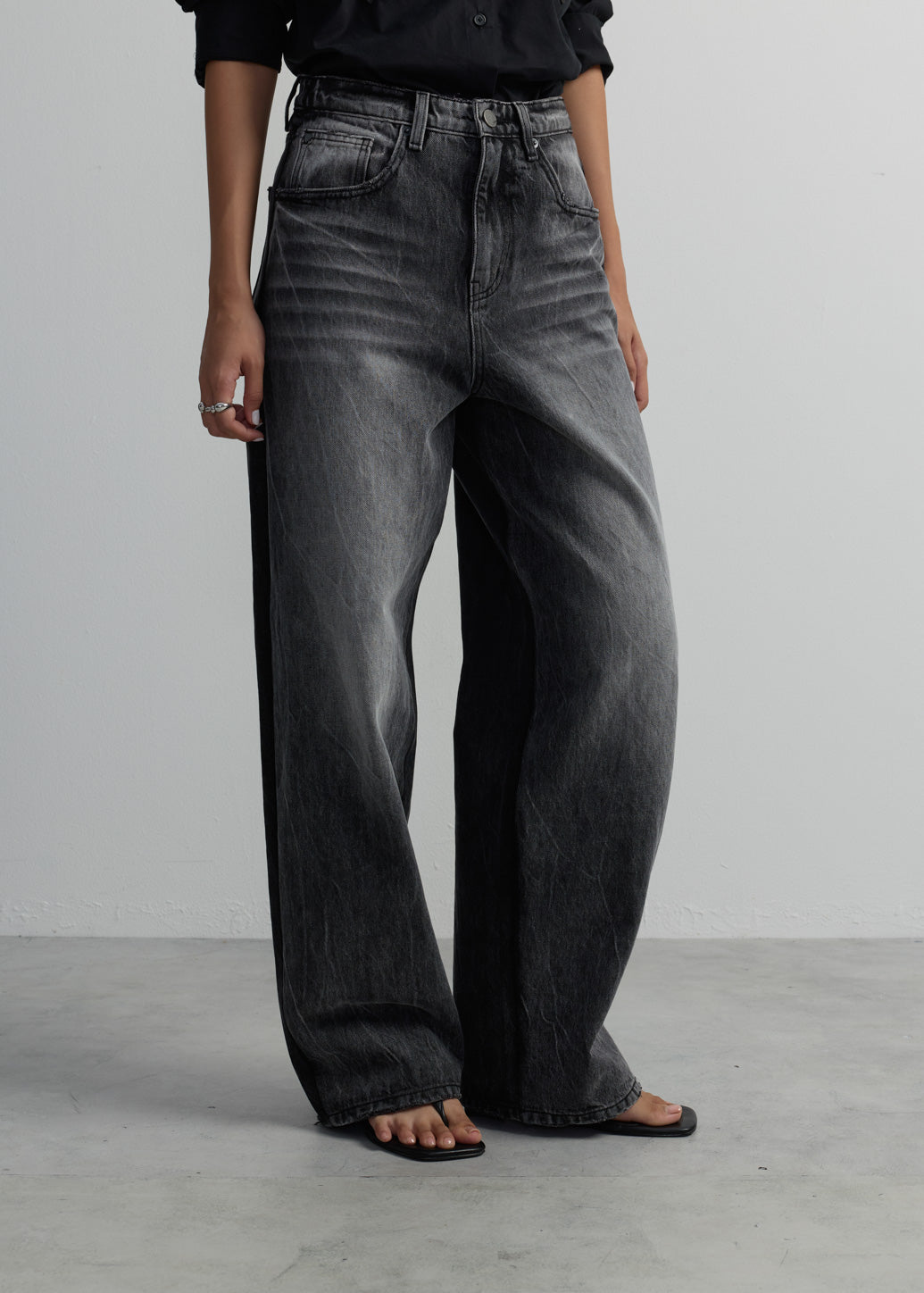 MID-RISE RELAX STRAIGHT JEANS