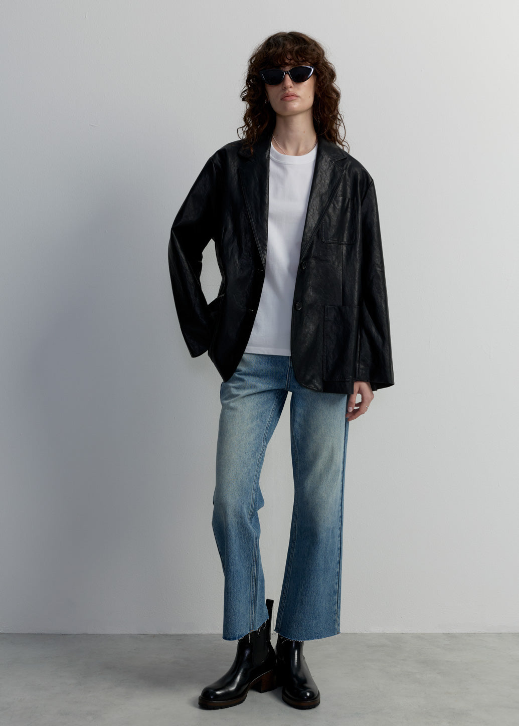 MID-RISE CROP FLARE JEANS