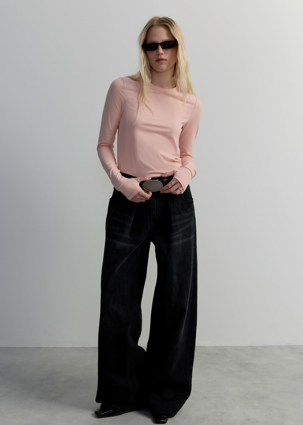 BLACK PLEATED WAIST WIDE-LEG JEANS