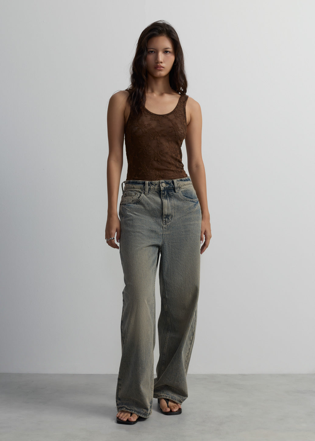 MID-RISE STRAIGHT-LEG JEANS