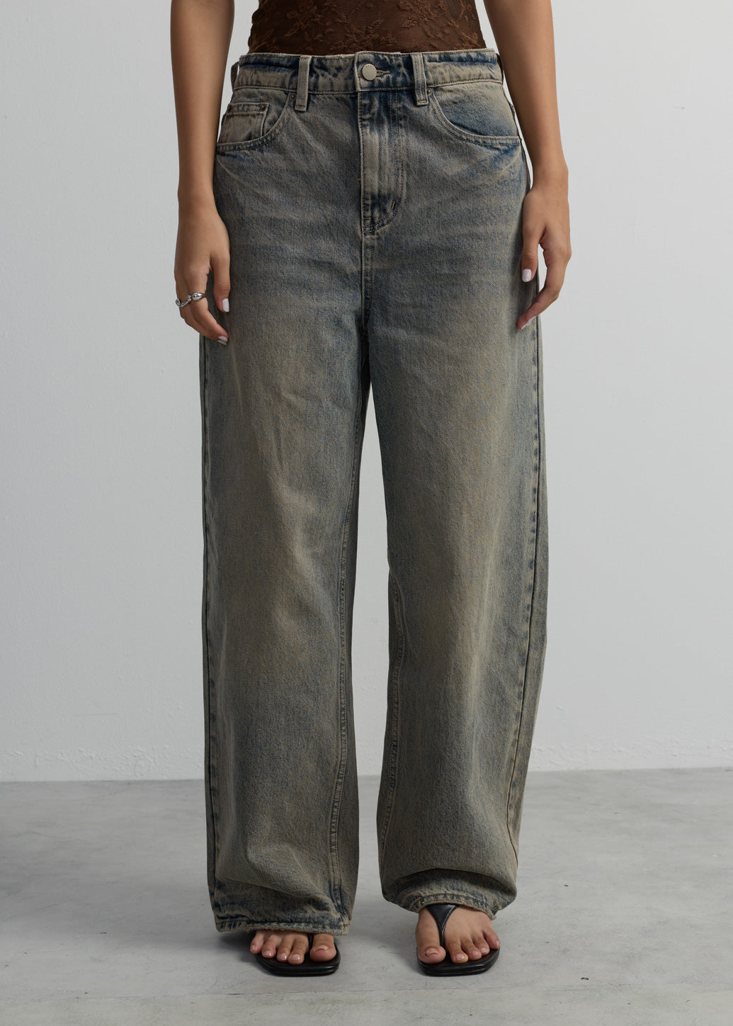 MID-RISE STRAIGHT-LEG JEANS