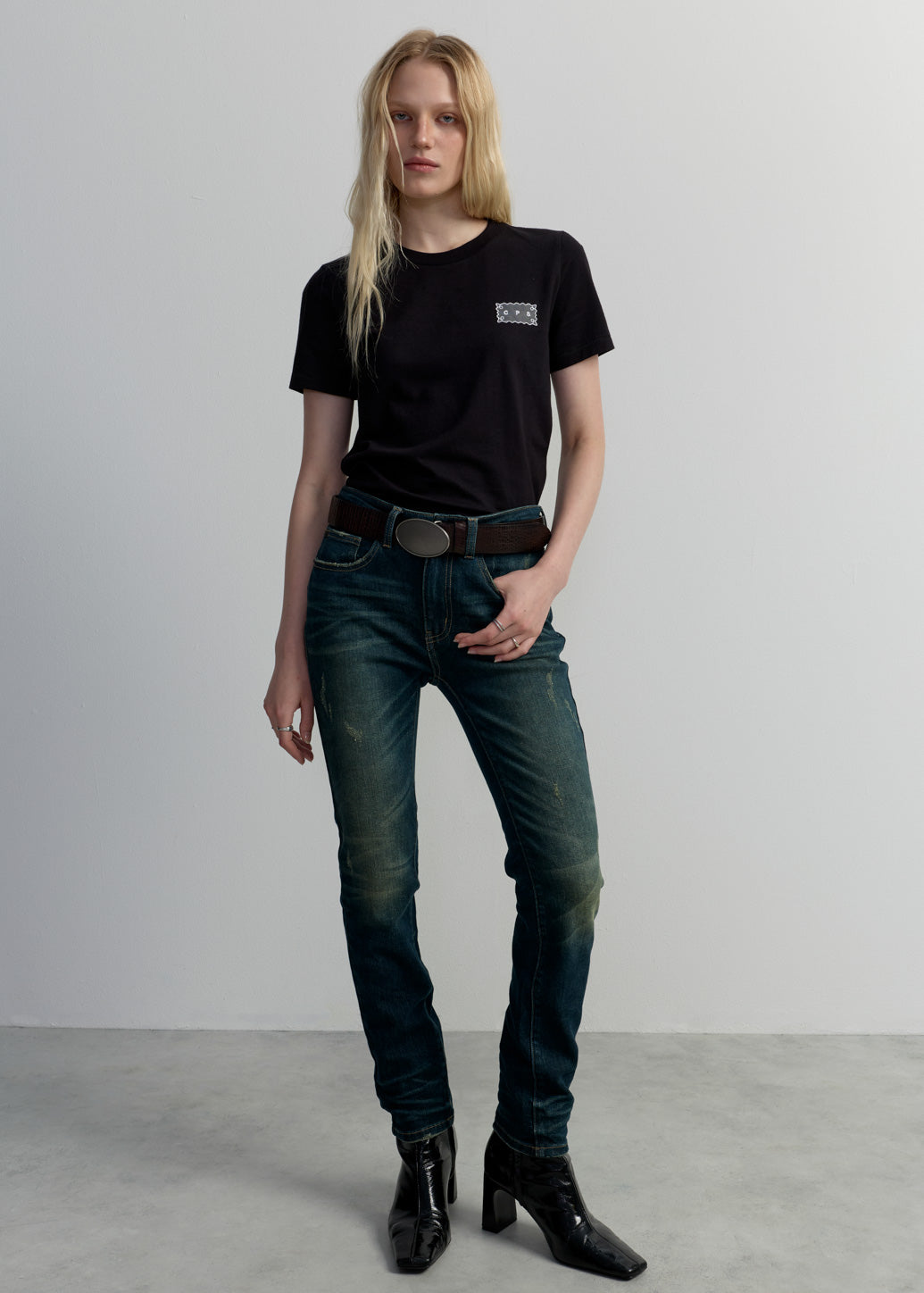 MID-RISE CROP SKINNY JEANS