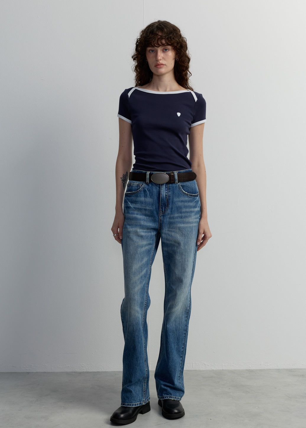 CONTRAST BOAT NECK TEE