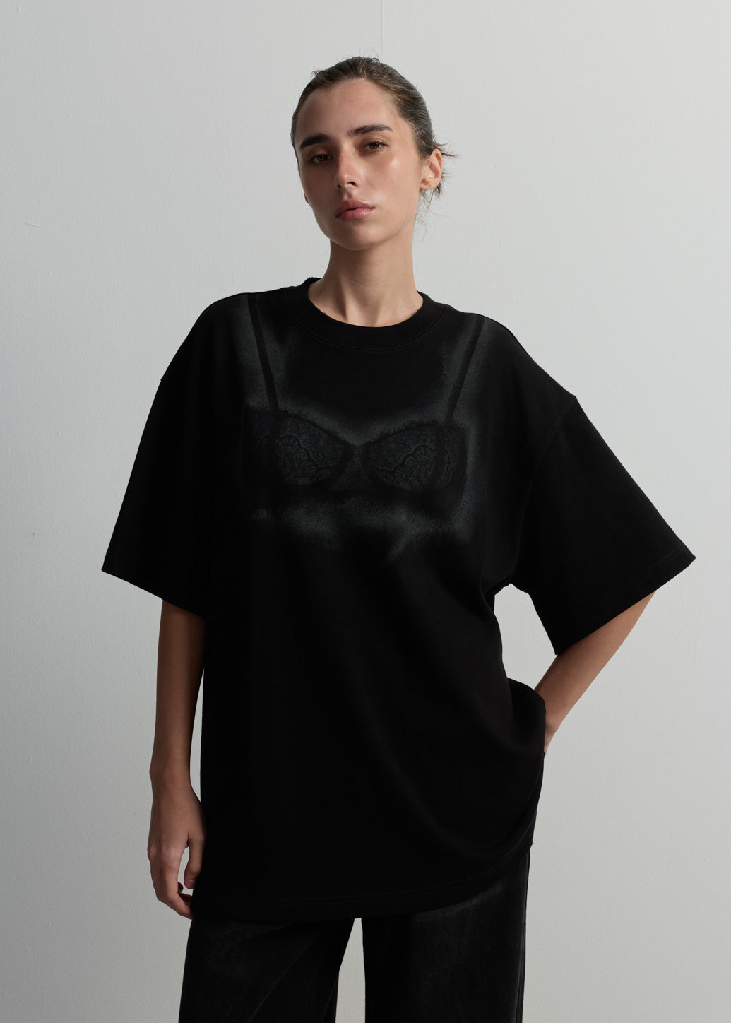 เสื้อยืดโอเวอร์ไซส์เอฟเฟ็กต์เฟดบราเล็ตต์