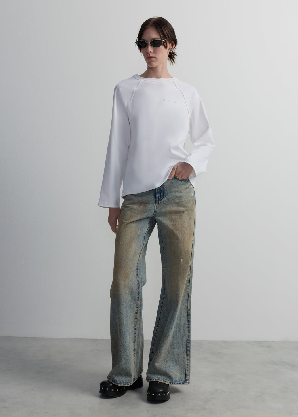 RUSTIC WASH RELAXED FLARE JEANS