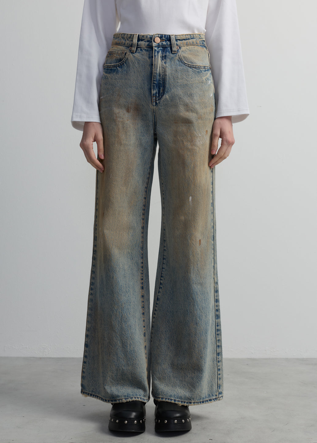 RUSTIC WASH RELAXED FLARE JEANS