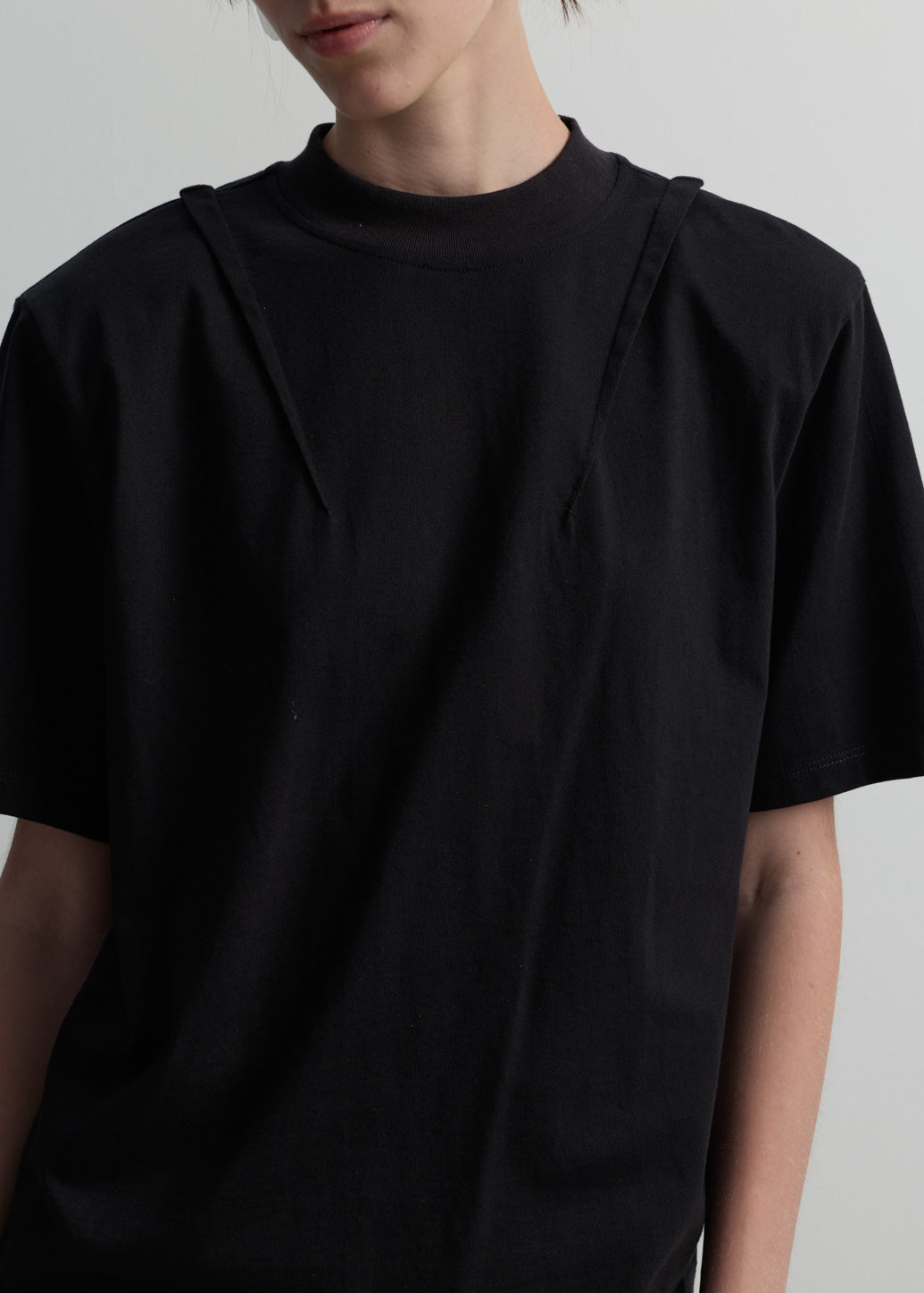 BLACK MOCK-NECK TOP
