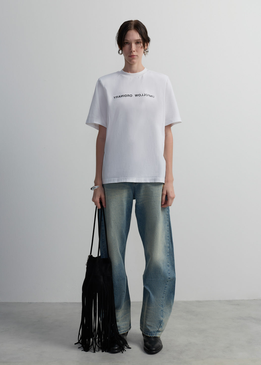 เสื้อยืดโอเวอร์ไซส์พิมพ์ข้อความกลับด้าน