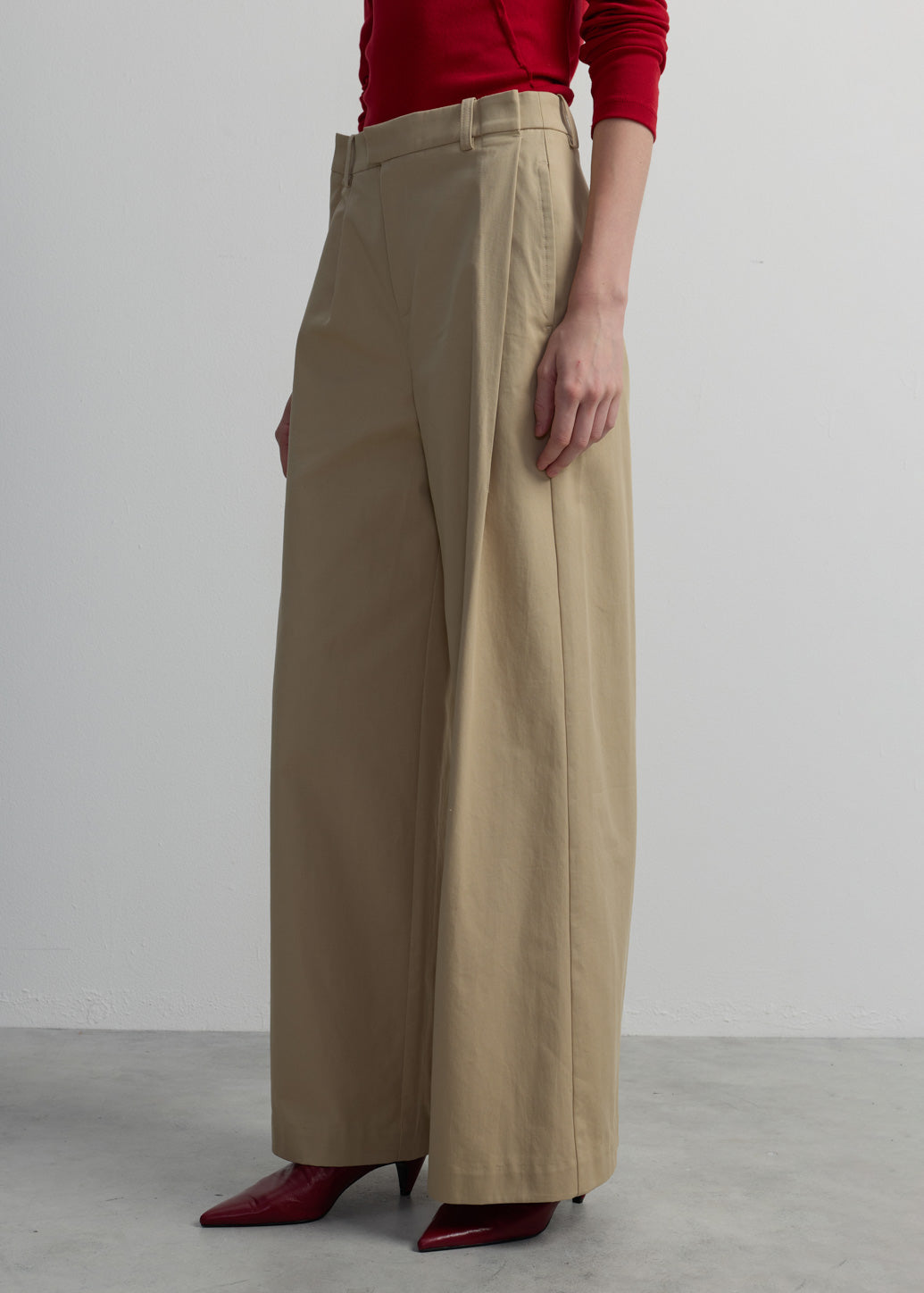 WIDE-LEG PLEATED PANTS