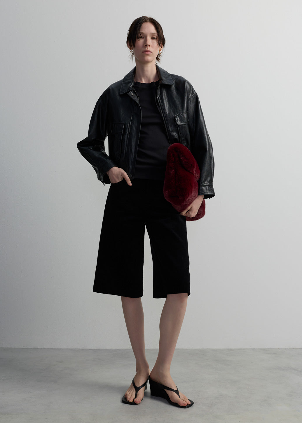 BLACK BERMUDA SHORTS