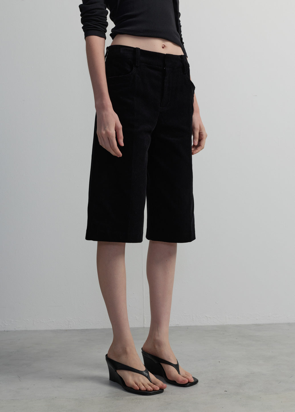 BLACK BERMUDA SHORTS