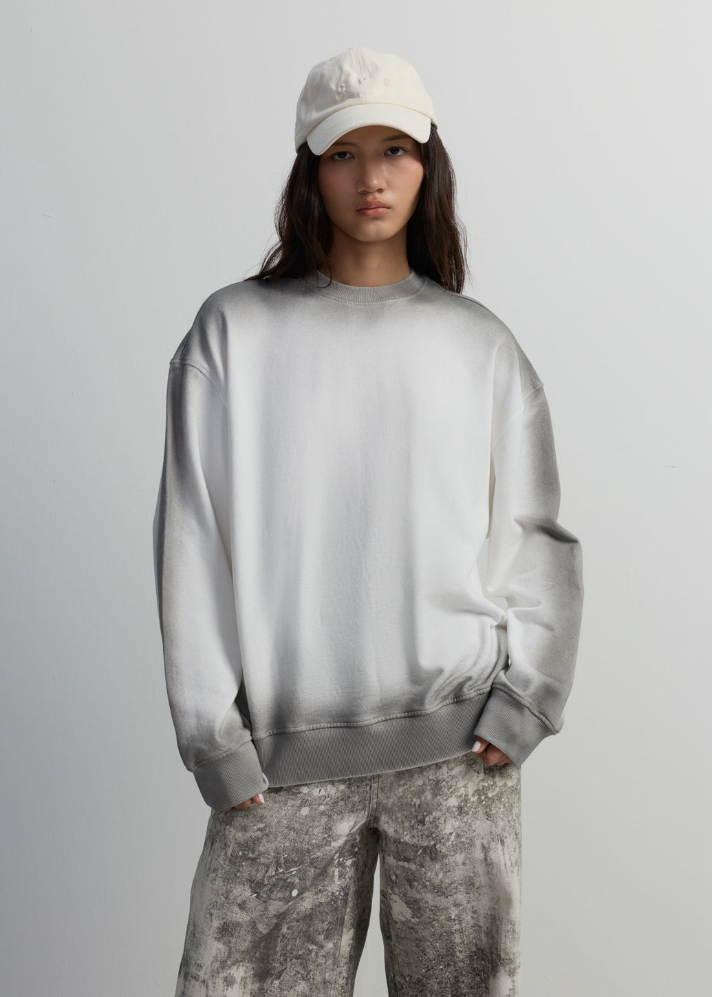 MINIMALIST OVERSIZED-FIT SWEATSHIRT