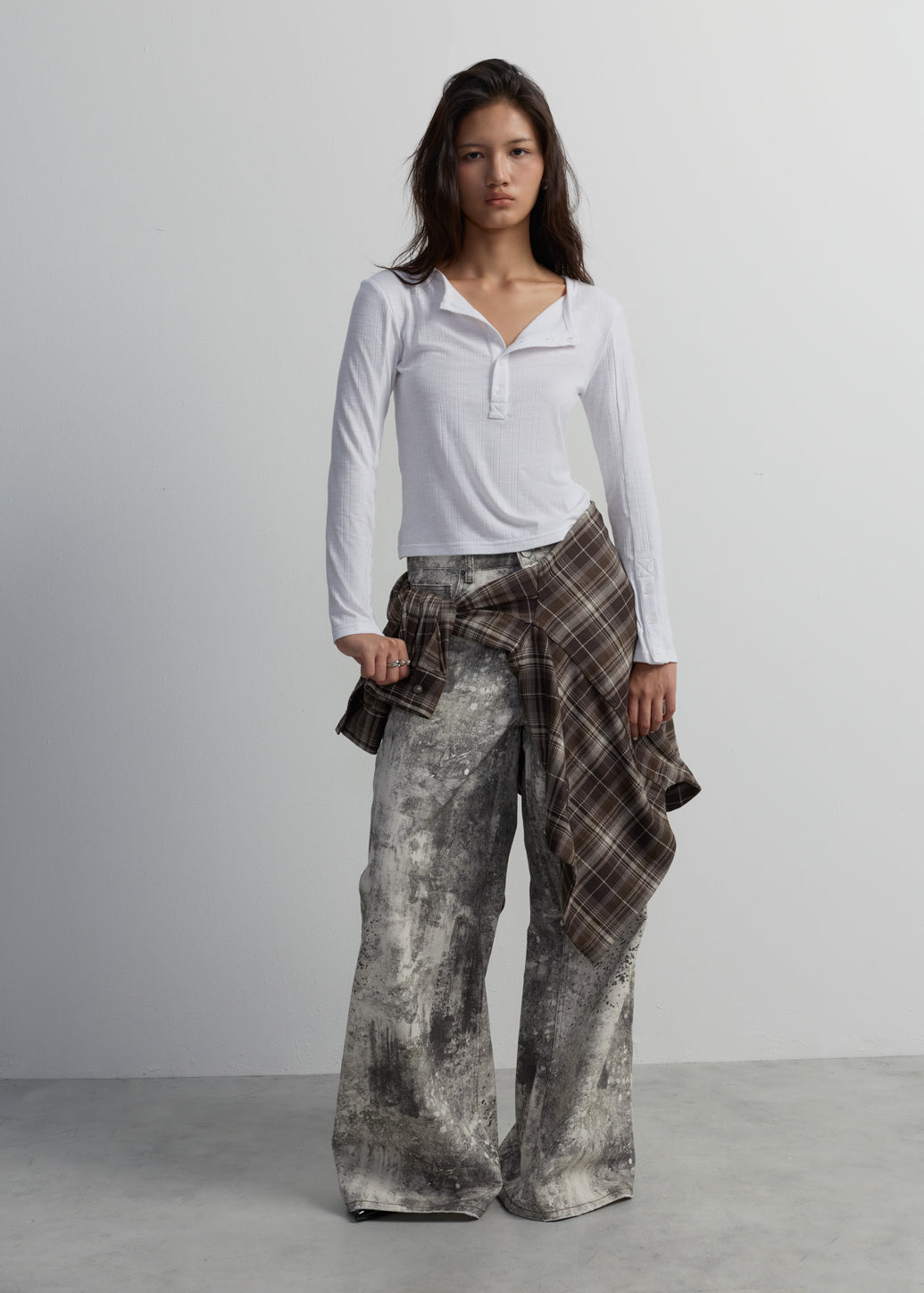 BUTTON-CUFF HENLEY TOP