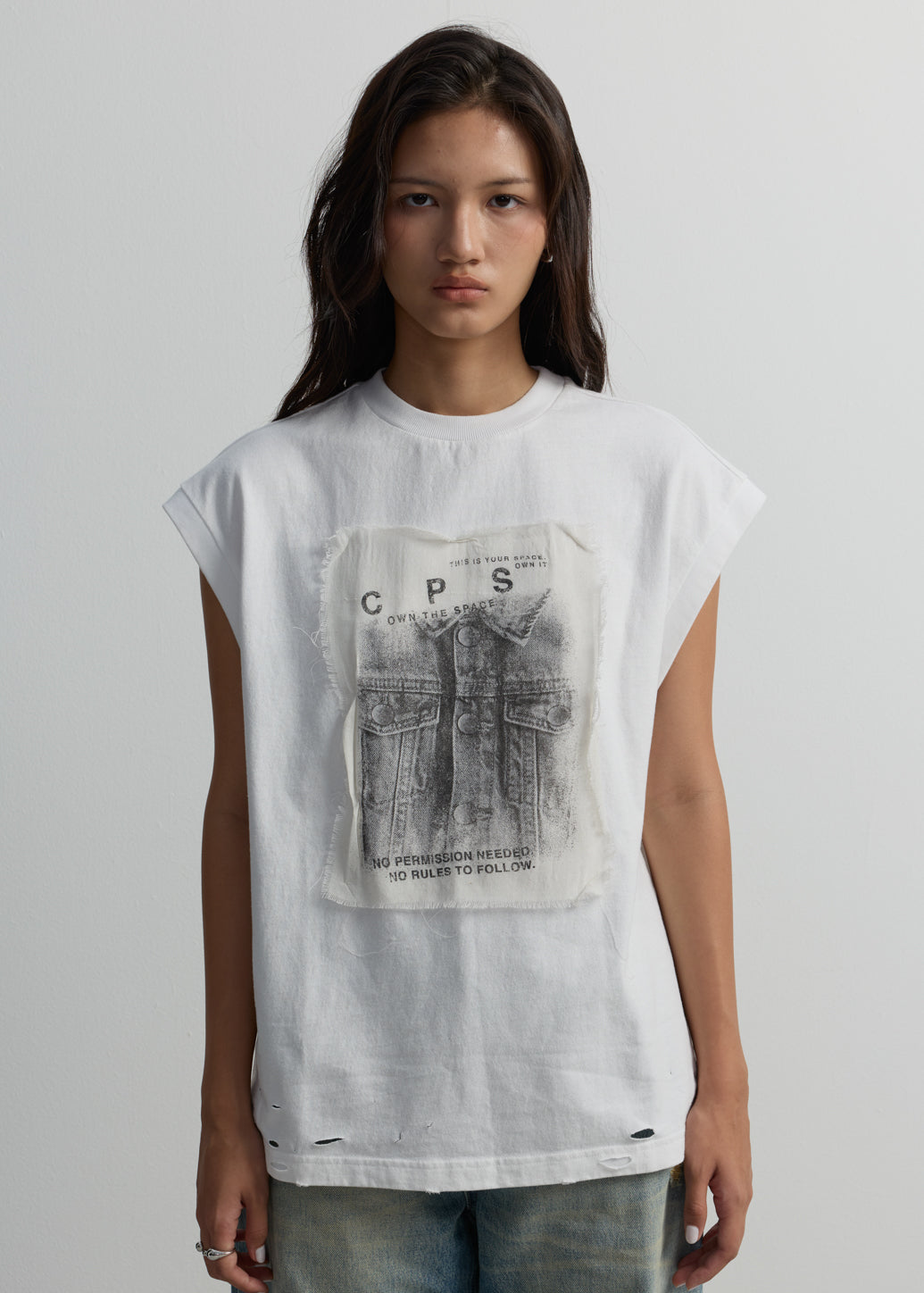 RAW EDGE SLEEVELESS TEE