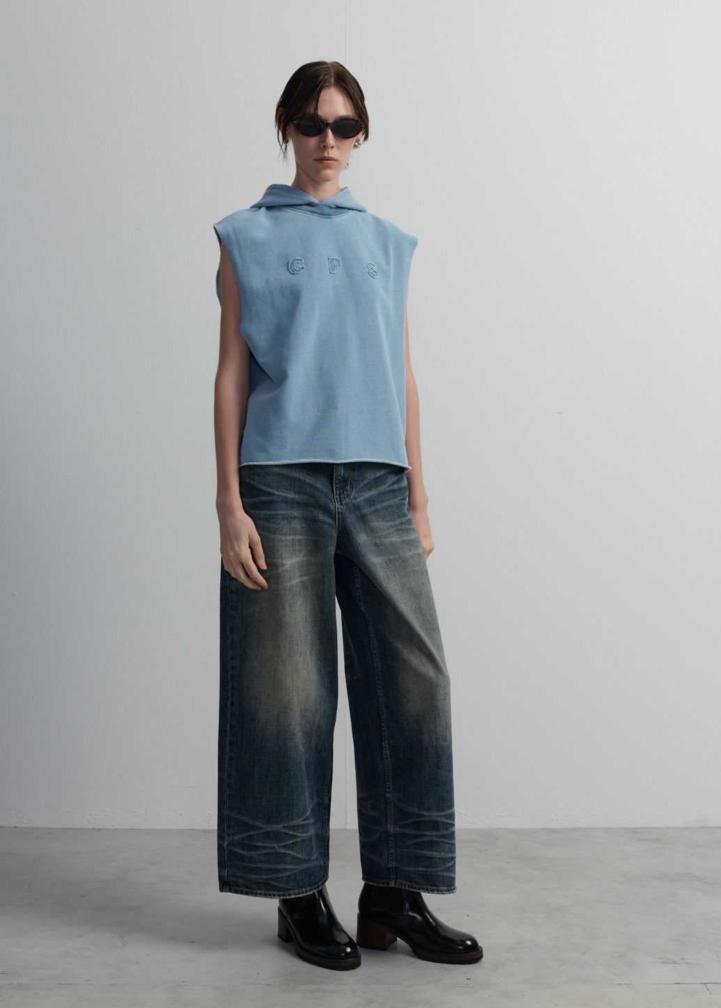 RAW-EDGE PATCH SLEEVELESS HOODIE