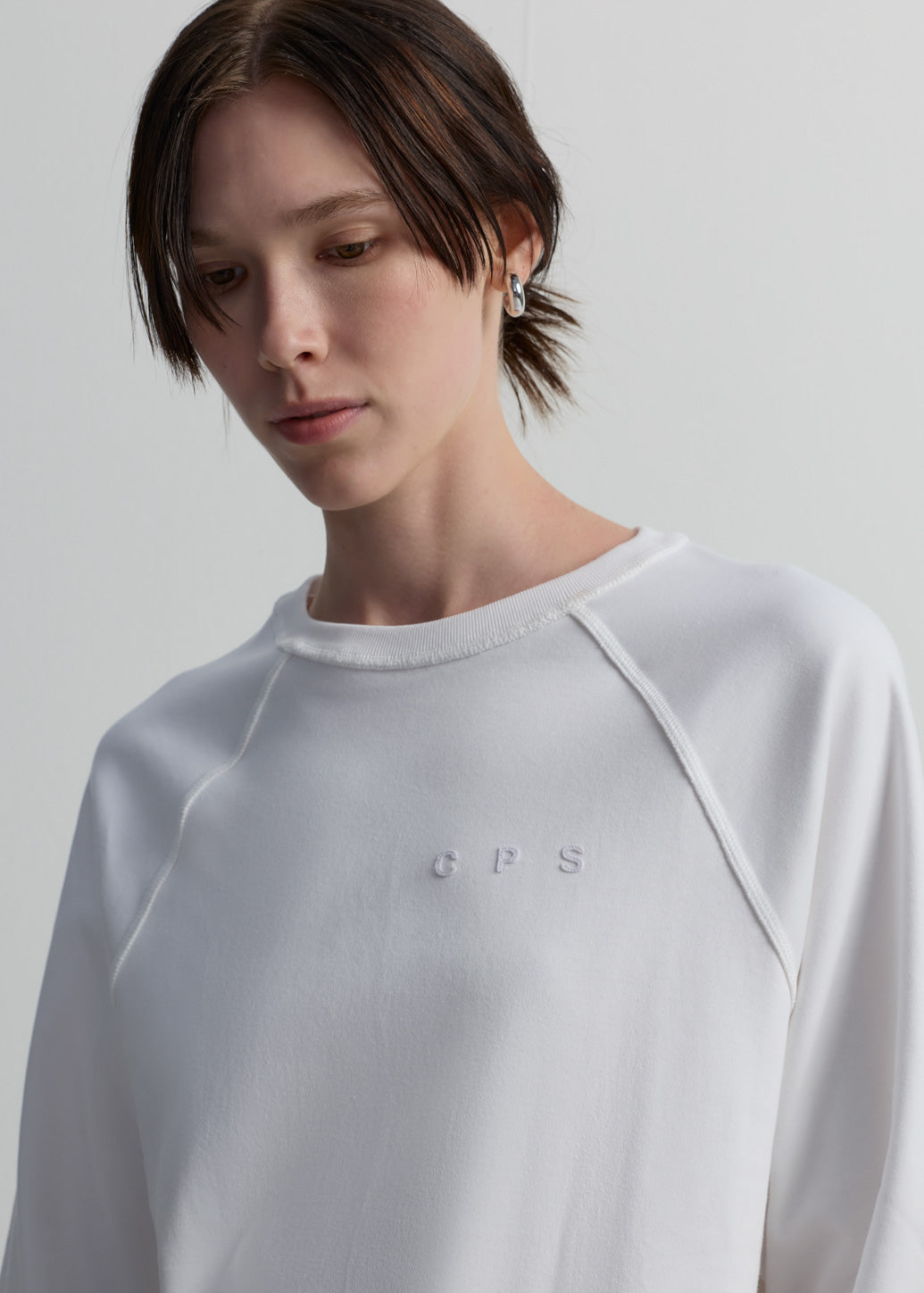RAGLAN LONG-SLEEVE LOGO TEE