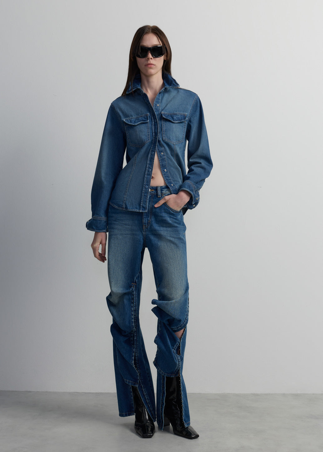 STUDDED PANE JEANS