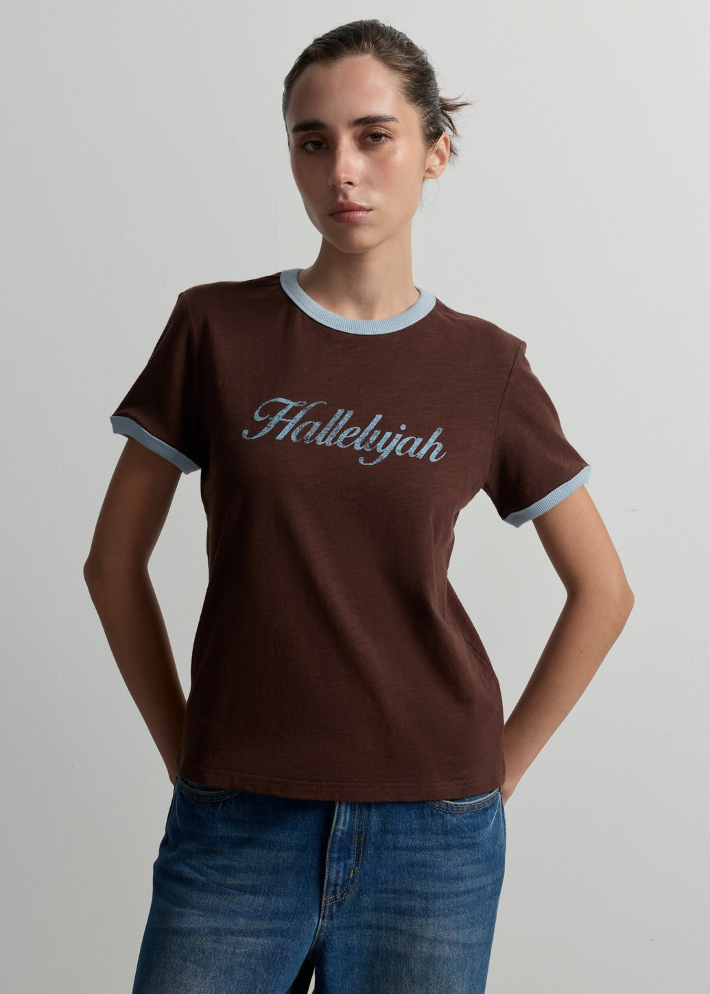 เสื้อยืดริงเกอร์พิมพ์อกเสื้อ