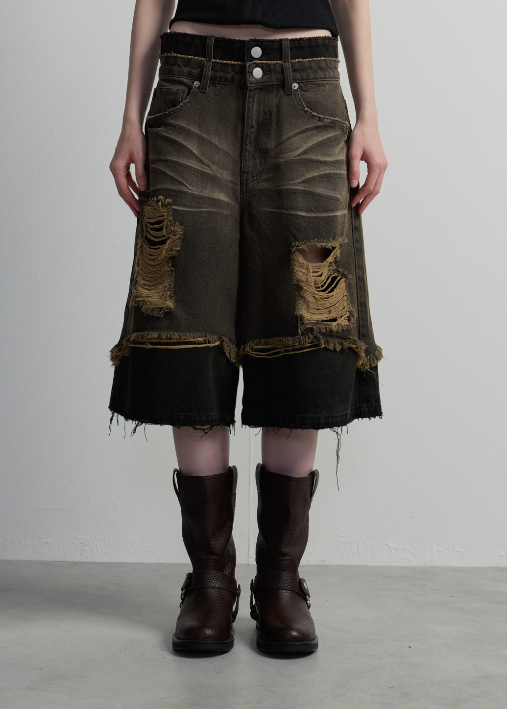 LAYERED DISTRESSED JORTS