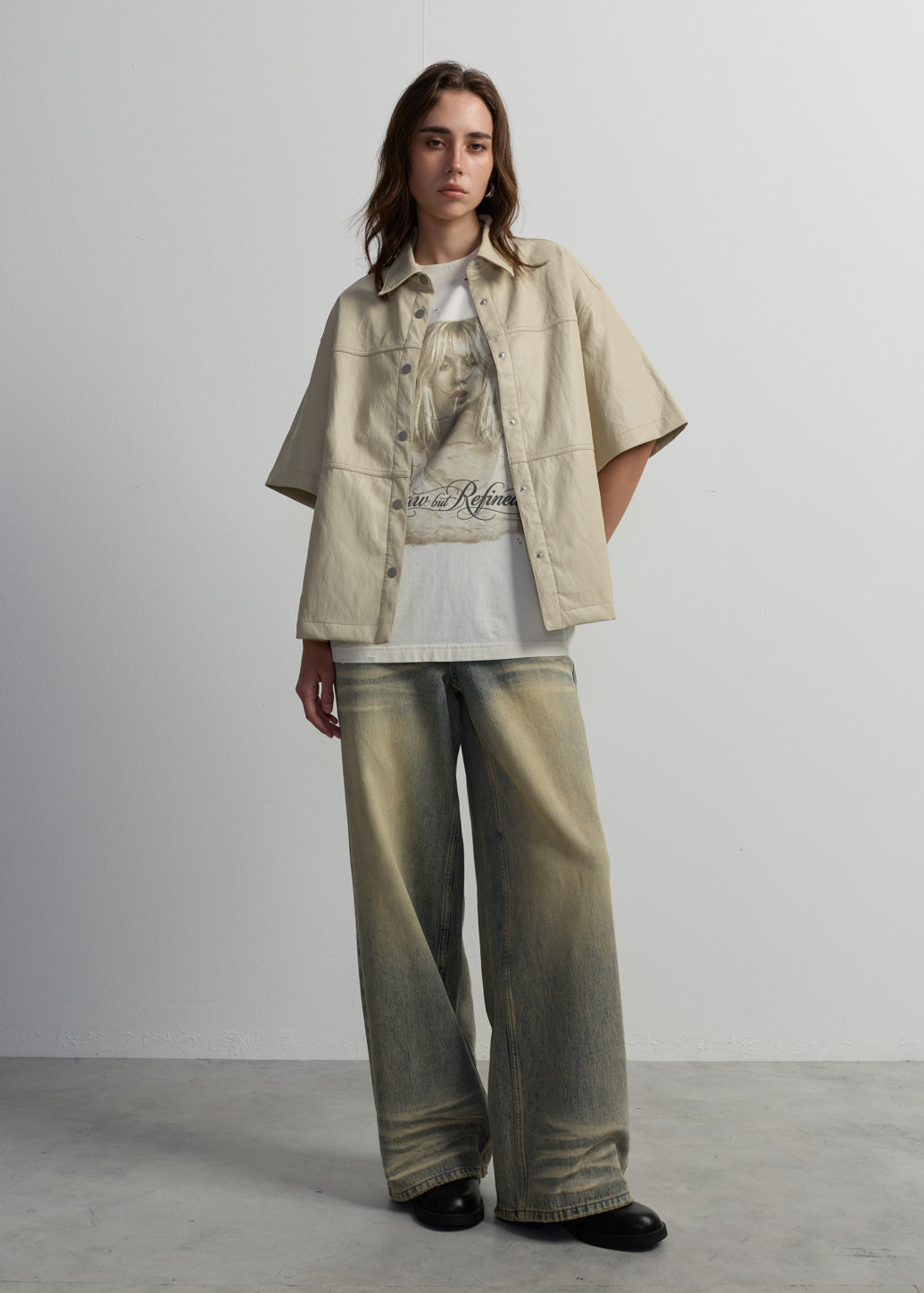 เสื้อยืดลายภาพพอร์ตเทรต Raw but Refined